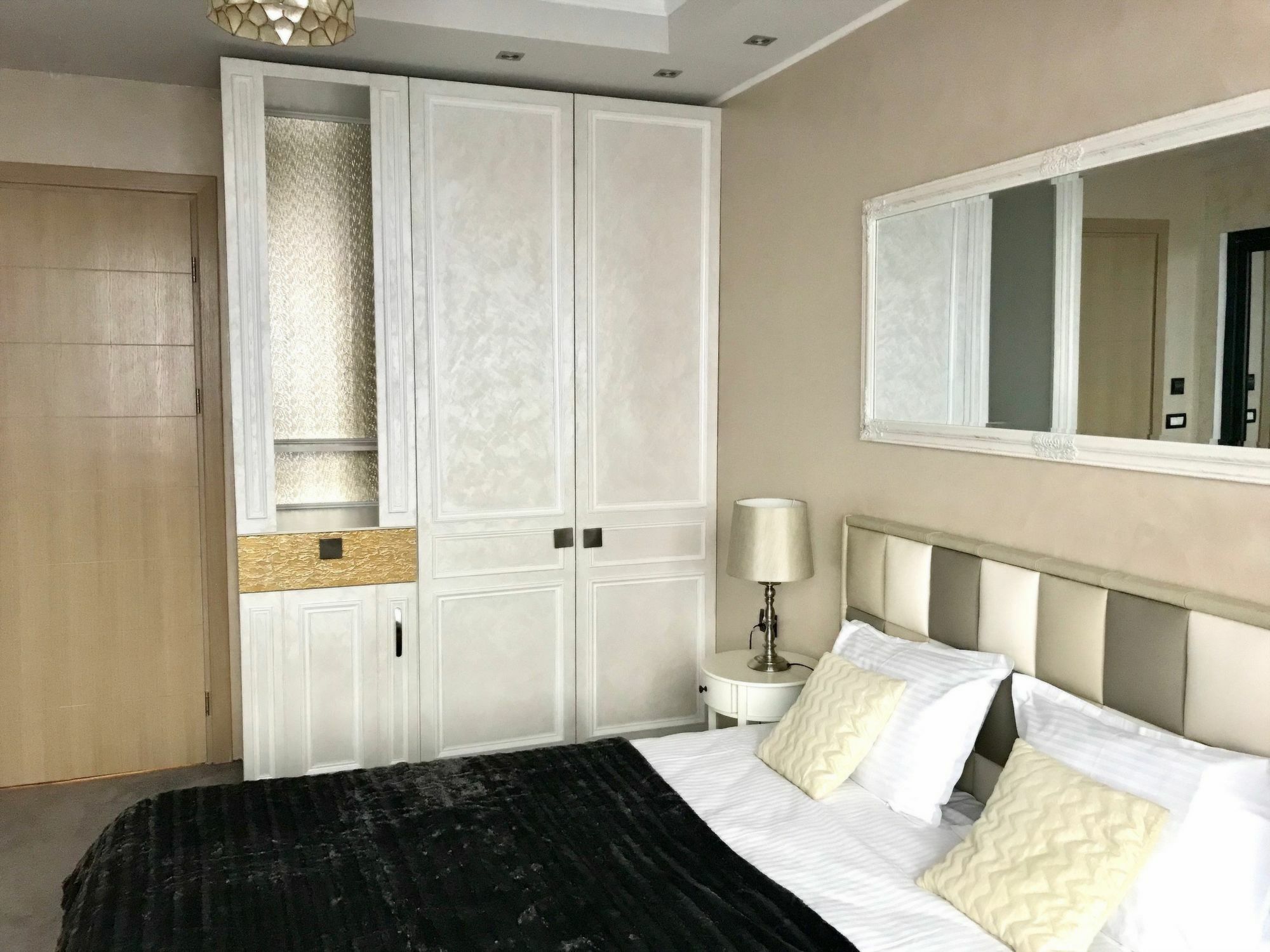 Отель Brater Luxury Бухарест Экстерьер фото